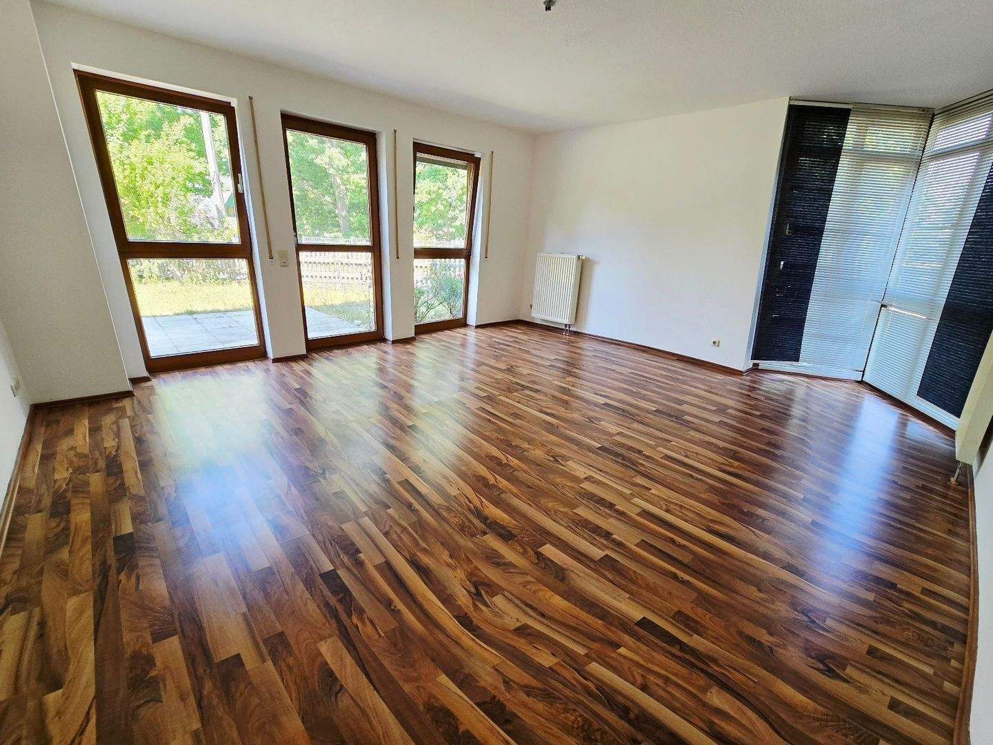 Tolle Lage -- 3 Zimmer Wohnung mit EBK - Terrasse - Garten in Nürnberg/Eibach