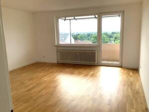 Schicke 4 Zimmerwohnung mit EBK, Tageslichtbad und Balkon – 60389 Frankfurt am Main – Vorschaubild 3