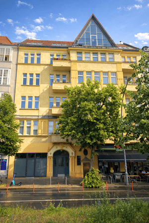 Charmante Altbauwohnung mit großem Balkon im ruhigen Hinterhaus – 10827 Berlin – Vorschaubild 2