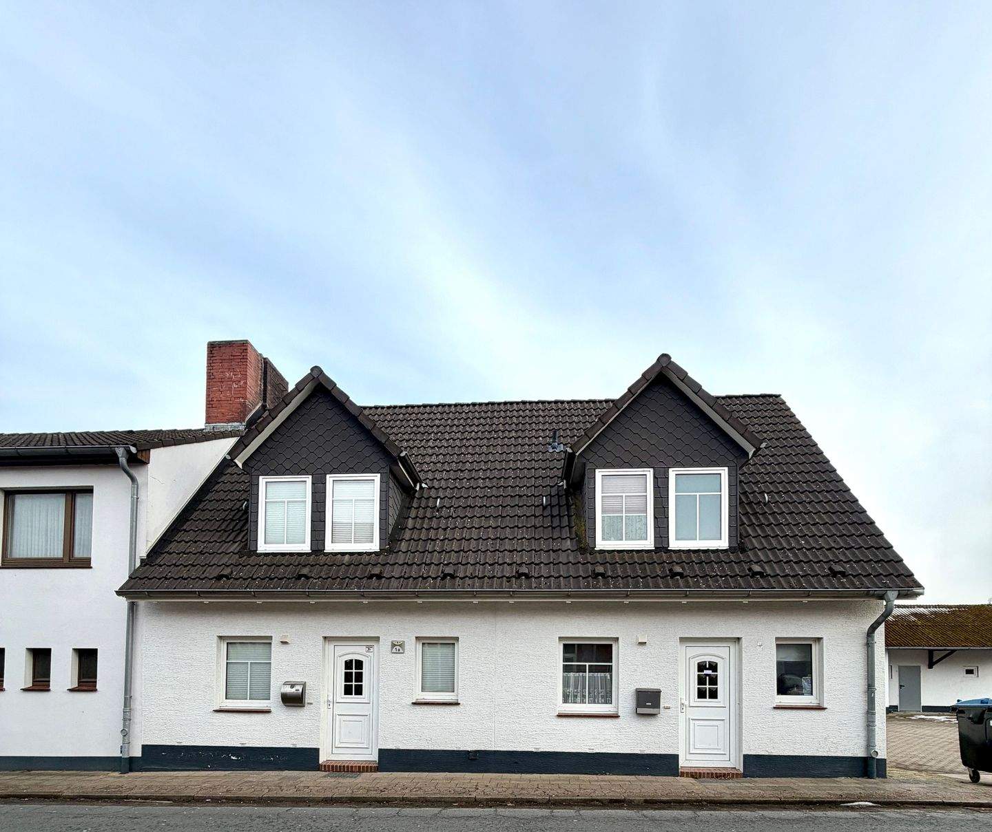 Renditestarke Kapitalanlage: Gepflegtes Mehrfamilienhaus mit 5 Wohneinheiten & 3 Gewerbeeinheiten ! – Scheeßel – Vorschaubild 4
