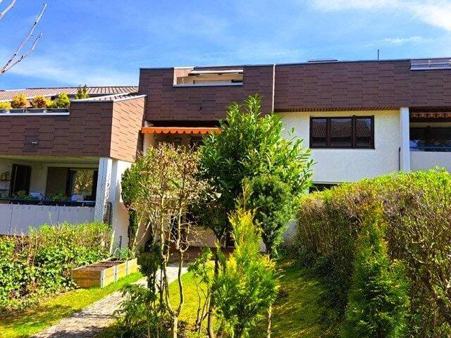 Barrierefreie EG Wohnung in bester Lage mit eigenem Garten und Terrasse !