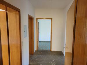 Schöne Doppelhaushälfte mit 2 Wohnungen und Ausbaumöglichkeit im Dachgeschoss in wunderschöner Lage von Lohe – 90427 Nürnberg – Vorschaubild 2