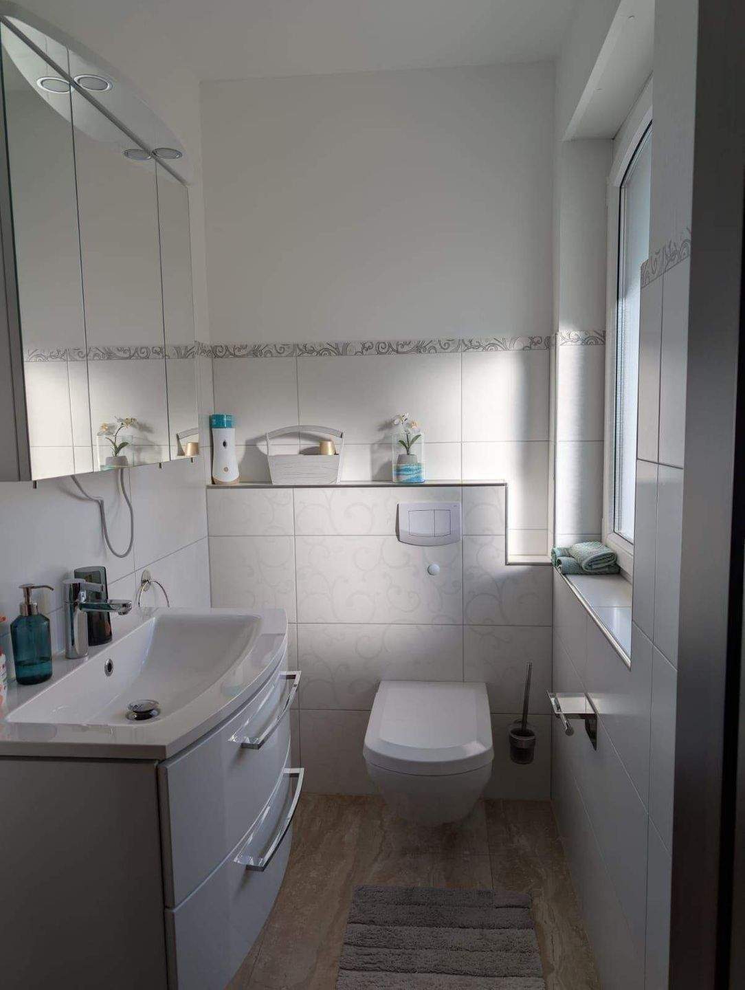 Luxus Stadtvilla mit hohen Decken im Wohnzimmer, Kamin, Erdwärmepumpe und großer Garage ! – Paderborn – Vorschaubild 5
