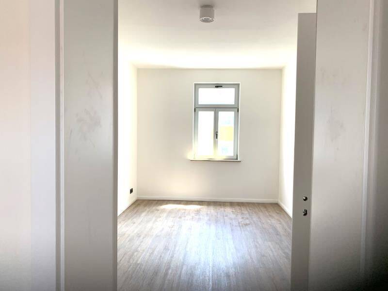 N-Steinbühl: Erstbezug! Attraktive 3-Zi-Whg., 3.OG (m.A.), Einbauküche, Kühlung, Balkon, Stpl. – Nürnberg – Vorschaubild 2