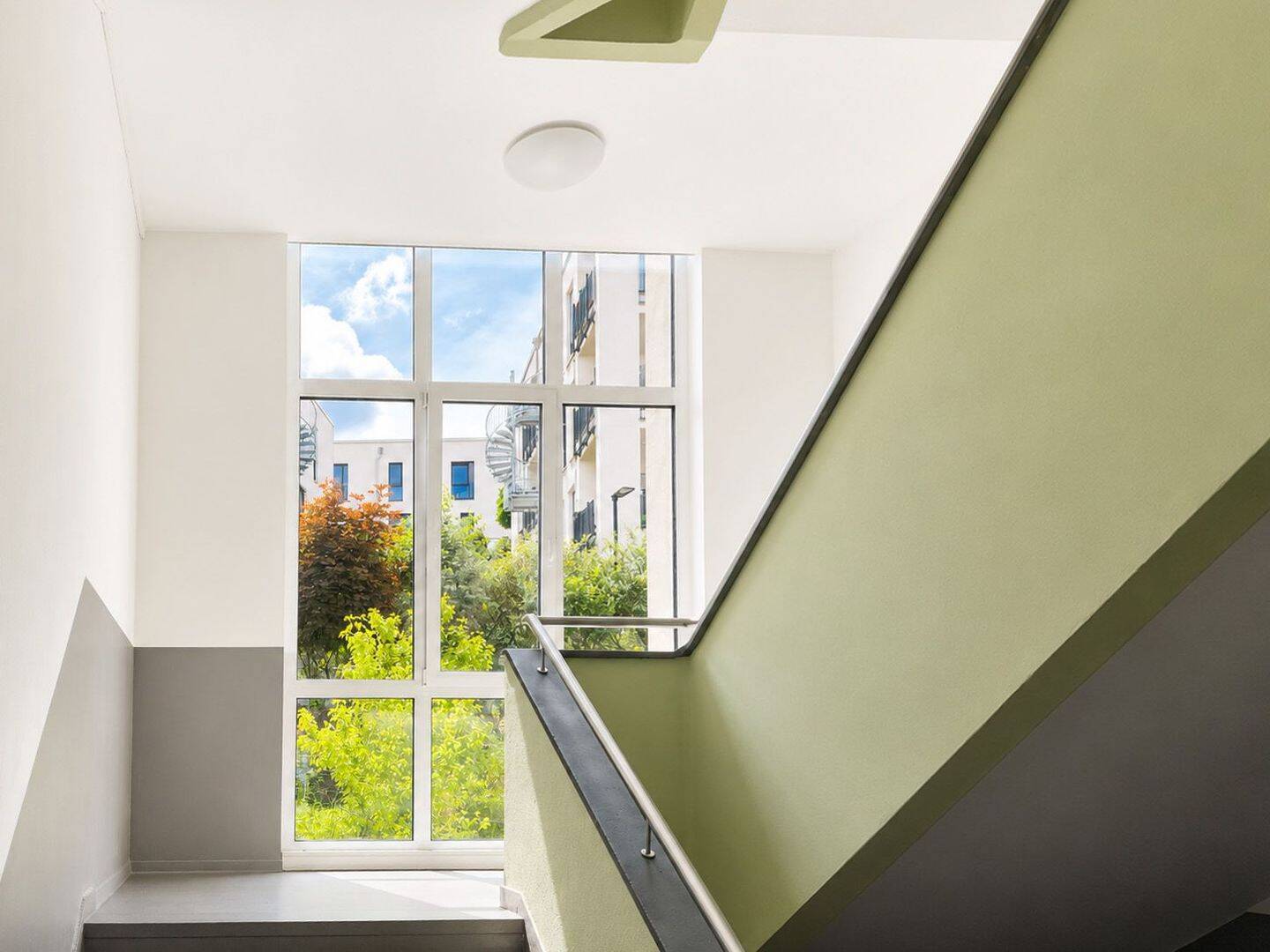 Moderne ETW mit Dachterrasse und 2 PKW Stellplätzen – Trier – Vorschaubild 5