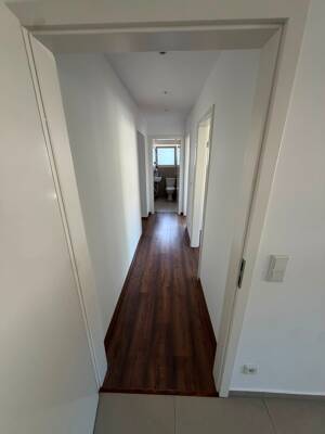 Frisch renovierte 4-Zimmer-Wohnung mit 2 Balkonen, Aufzug, Garage – 40822 Mettmann – Vorschaubild 4
