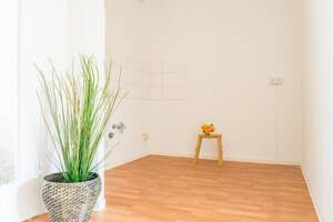 4-Raum-Wohnung mit Balkon und den Spielplatz im Wohnumfeld – 9120 Chemnitz – Vorschaubild 2