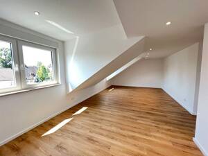 Sebaldussiedlung, Nähe Uni + City! Toll sanierte 2,5-Zi.-DG-Whg. + Garage! – 91058 Erlangen – Vorschaubild 3