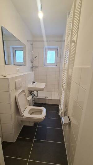 Auf gute Nachbarschaft: ansprechende 2,5-Zimmer-Wohnung frisch saniert! – 24143 Kiel – Vorschaubild 3