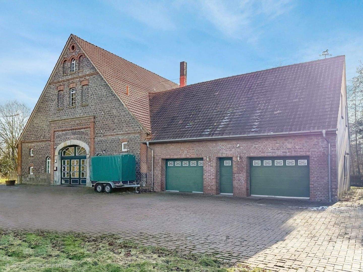 4 Parteien! Großzügiges Mehrfamilienanwesen mit Hofcharakter und separatem Bungalow in ländlicher Lage! – Hille – Bild 1 von 9