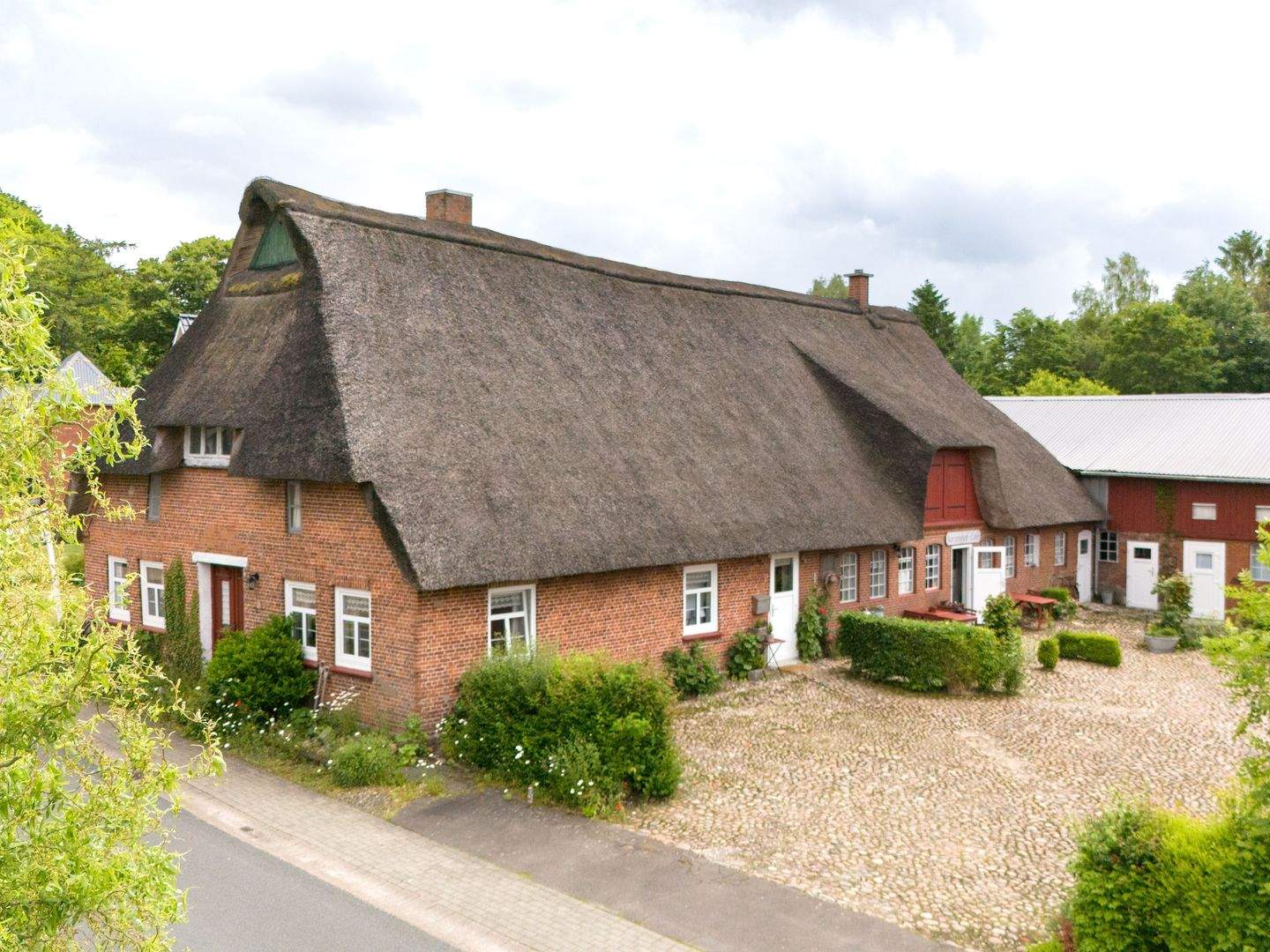 Resthof unter Reet – Wohnen mit vielfältigen Möglichkeiten – Schafstedt – Bild 1 von 9