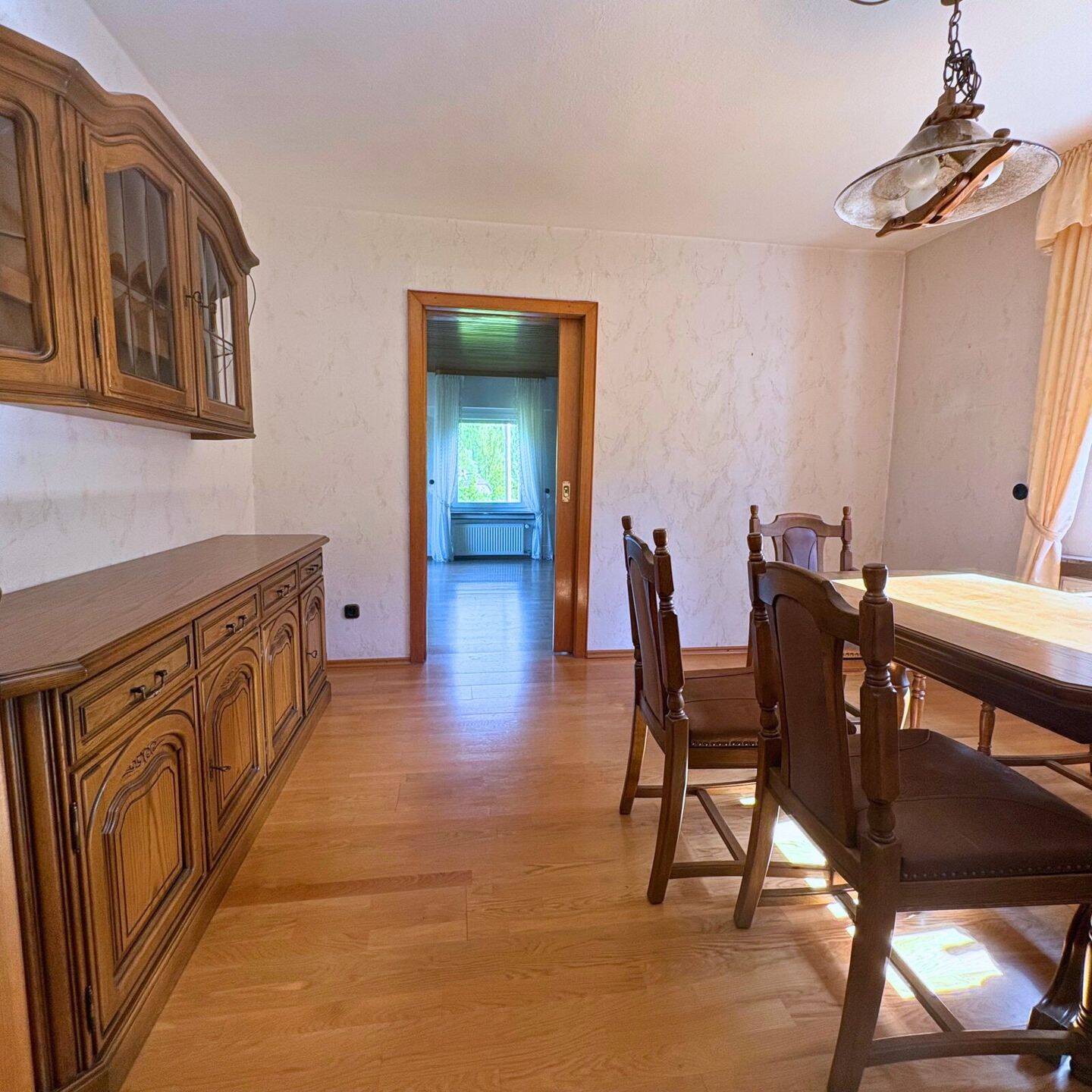 Vielseitig nutzbares Wohnhaus mit großzügigem Garten, Garage und zwei sonnigen Balkonen in schöner Wohnlage von Bad Berleburg-Aue – Bad Berleburg – Vorschaubild 9