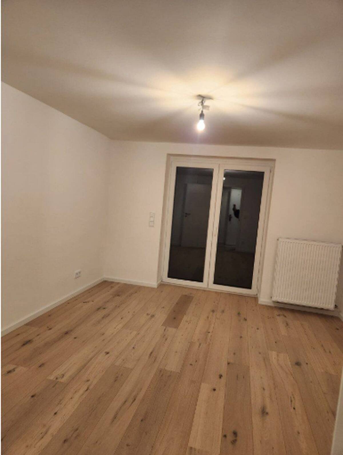 1 Zimmer in 3er-WG,sehr groß mit Terrasse, komplett saniert und modern – 81825 München – Bild 1 von 9