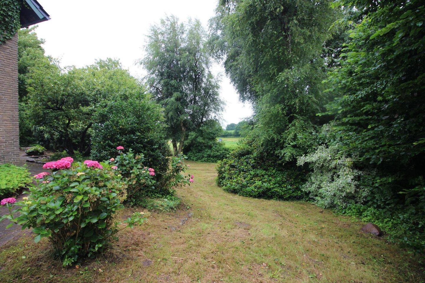 Großes Wohnhaus in Dorfrandlage mit Blick über Wiesen und Felder – Bergenhusen – Vorschaubild 6