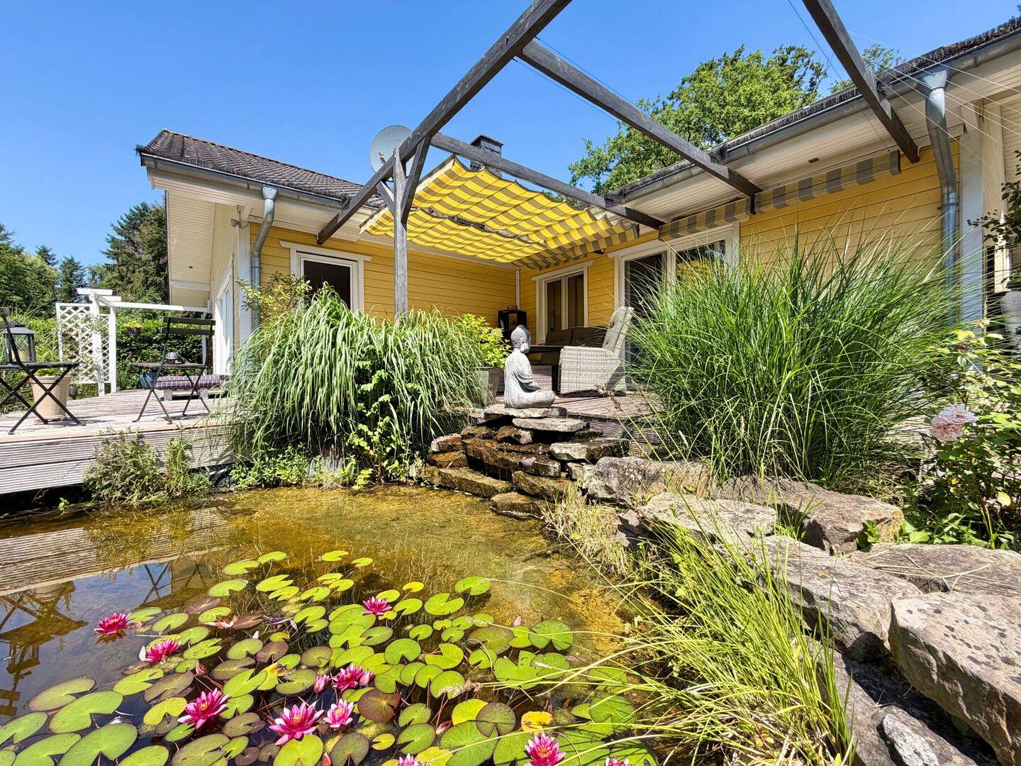 Wohnen wie im Urlaub - Exklusives Refugium im skandinavischen Landhausstil mit einzigartiger Garten- und Wasserlandschaft – Neustadt am Rübenberge – Vorschaubild 2