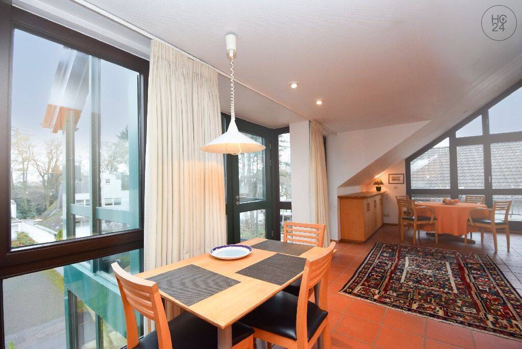 Möblierte Dachgeschosswohnung in schöner ruhiger Waldrandlage  in Refrath