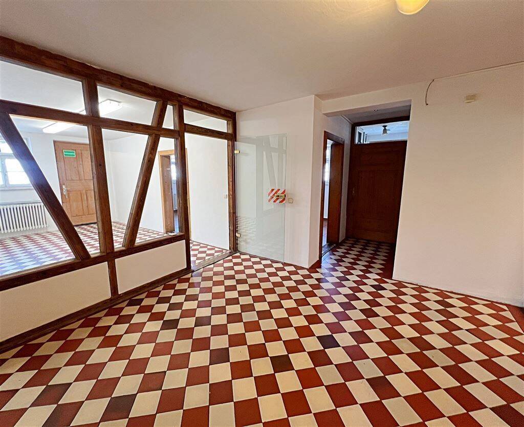 Altbau-Charme! Leerstehendes Wohn- und Geschäftshaus mit großem Potenzial in Nürnberg-Buch – Nürnberg – Vorschaubild 7
