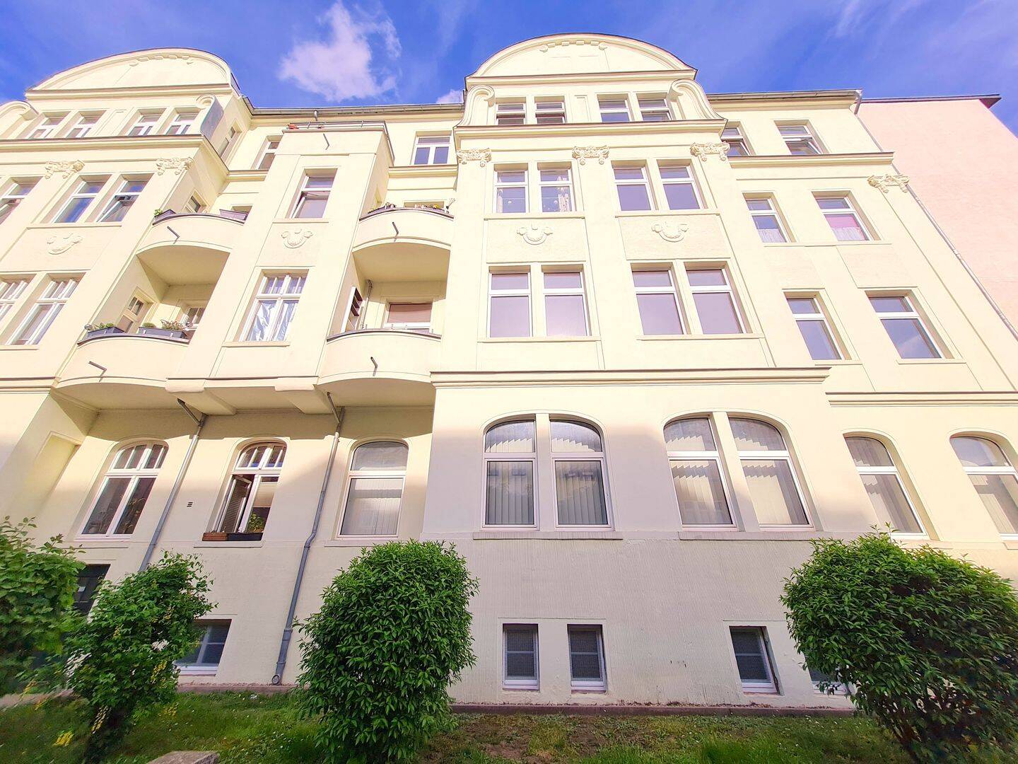 Große Räume, Vollbad, Balkon, neue Tür - Hohe Erhaltungsrücklage! – Magdeburg – Vorschaubild 3