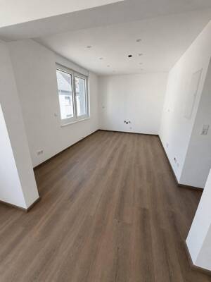 Kernsanierte 90-m²-Wohnung mit großzügiger Terrasse in vollständig saniertem Mehrfamilienhaus – 69469 Mannheim – Vorschaubild 6