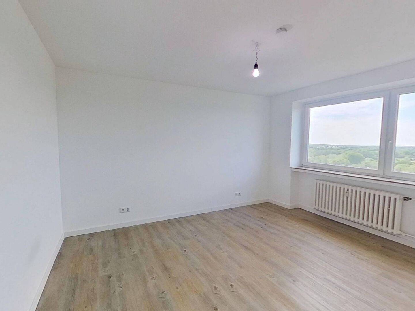 Modernes Wohnen mit Weitblick: Helle 2-Zimmer-Wohnung mit Loggia und Wannenbad – Lübeck – Vorschaubild 4