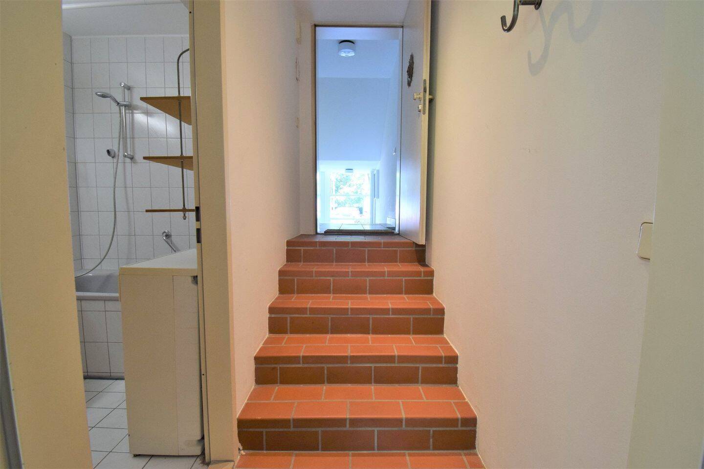 RUHIGE Terrassenwohnung mit hohen Decken - Ab 01. August 2026! – München – Vorschaubild 8