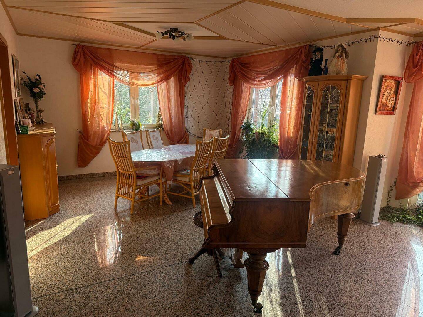 Geräumiges Einfamilienhaus in Top-Lage mit traumhaftem Blick ins Grüne - Nienburg. – Nienburg (Weser) – Bild 1 von 9