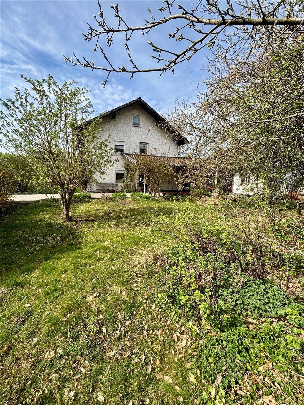 Älteres Wohnhaus mit großem Grundstück ! Weiteres Baugrundstück möglich ! – Deggendorf – Bild 1 von 4