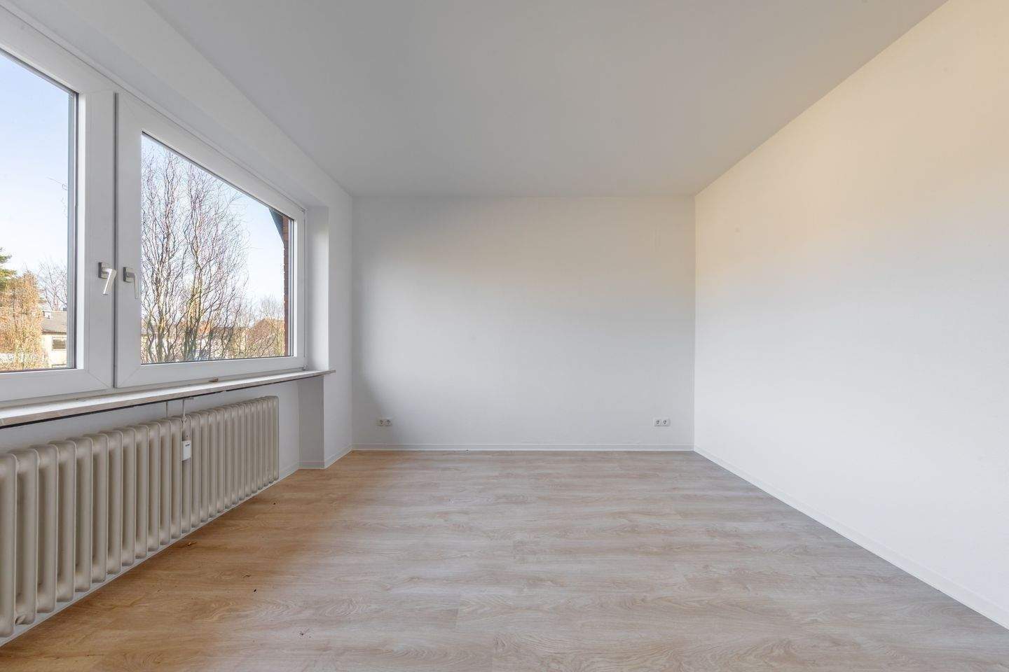Schöne 4-Zimmer-Wohnung mit Balkon – Hamburg – Vorschaubild 2