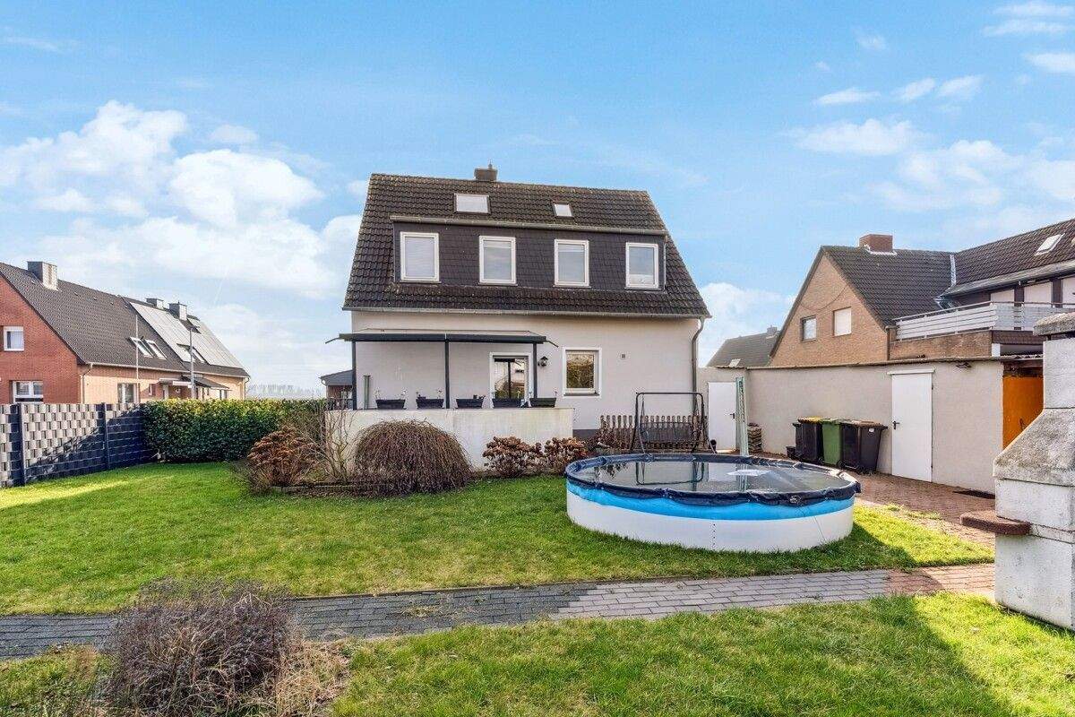Provisionsfrei - Modernisiertes Familienhaus mit Pool, 6 Zimmern und großem Garten in ruhiger Lage – Rommerskirchen – Bild 1 von 9