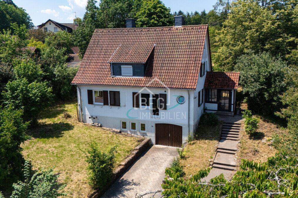 Wohnen mit Freiraum - Einfamilienhaus auf über 2.500 m² Grundstück