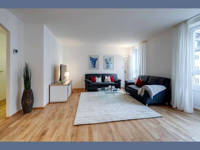 Möbliert: Sehr schöne helle 3-Zimmer Wohnung – München – Bild 1 von 9