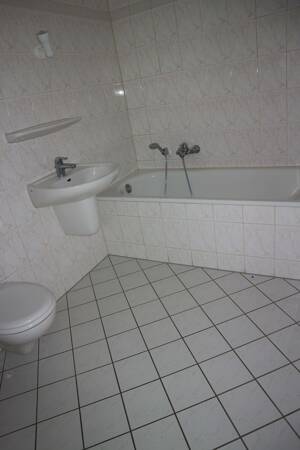 Seperate Küche zzgl. EBK* - Badewanne - im 1.OG !! frei ab 1.10.26 – 9112 Chemnitz – Vorschaubild 5