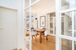 Kapitalanlage - Attraktive Dachgeschosswohnung in schönem Stuckaltbau