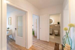 ***ERSTBEZUG NACH MODERNISIERUNG - STILVOLLE 3-ZI.-WOHNUNG MIT TAGESLICHTBAD IN DU-NEUDORF***