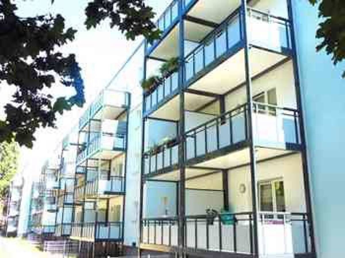 Höhenflug : Erstklassige 2-Zimmer-Wohnung mit Sonnenbalkon & Spülmaschinen-Garantie! – 50735 Köln – Bild 1 von 6