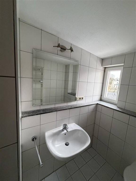 ****Schöne Dachgeschosswohnung in saniertem Altbau; WG-geeignet**** – Trier – Vorschaubild 9
