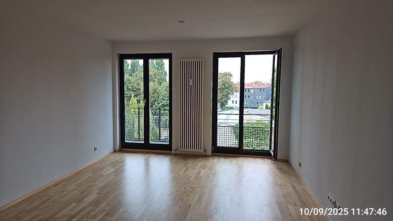 Neue Einbauküche in frisch renovierter und heller 3-Raum-Wohnung – Magdeburg – Vorschaubild 3