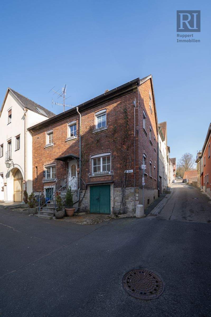 Historisches Altstadthaus mit Entwicklungspotenzial – Marktbreit – Bild 1 von 9