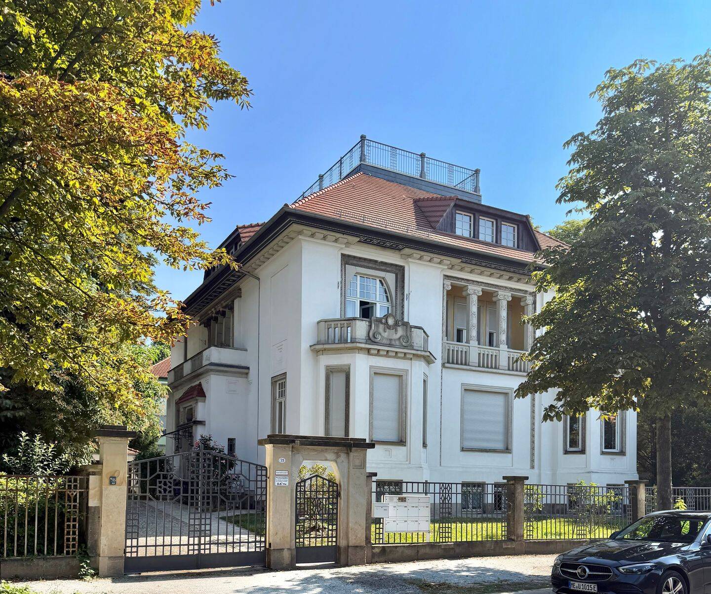 Großzügige 3-Zimmer-Maisonette-Wohnung mit Dachterrasse am Großen Garten – Dresden – Vorschaubild 2