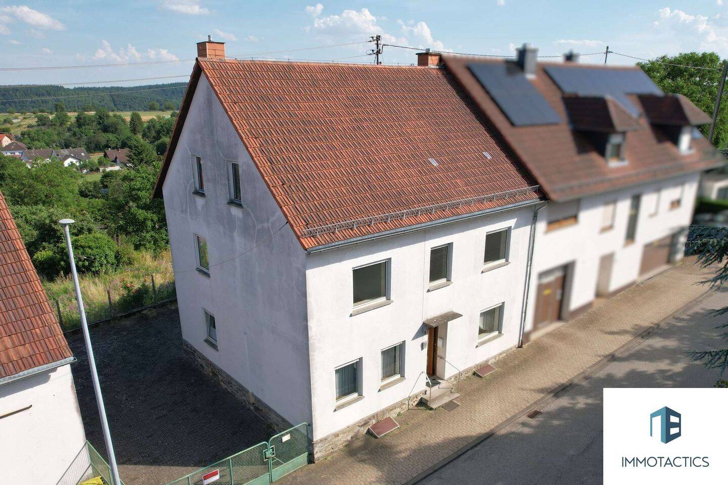 Einfamilienhaus vollunterkellert - mit Innenhof, Garten und viel Raum für eigene Ideen