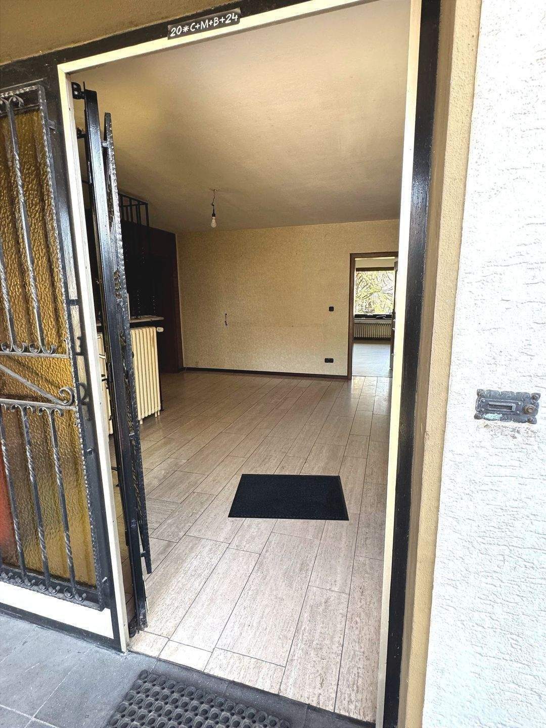 FÜR FACHHANDWERKER! Solider Bungalow mit Pfiff, insges. 200 m² Wohnfläche + ca. 50m² KG! – Niederkassel – Bild 1 von 9