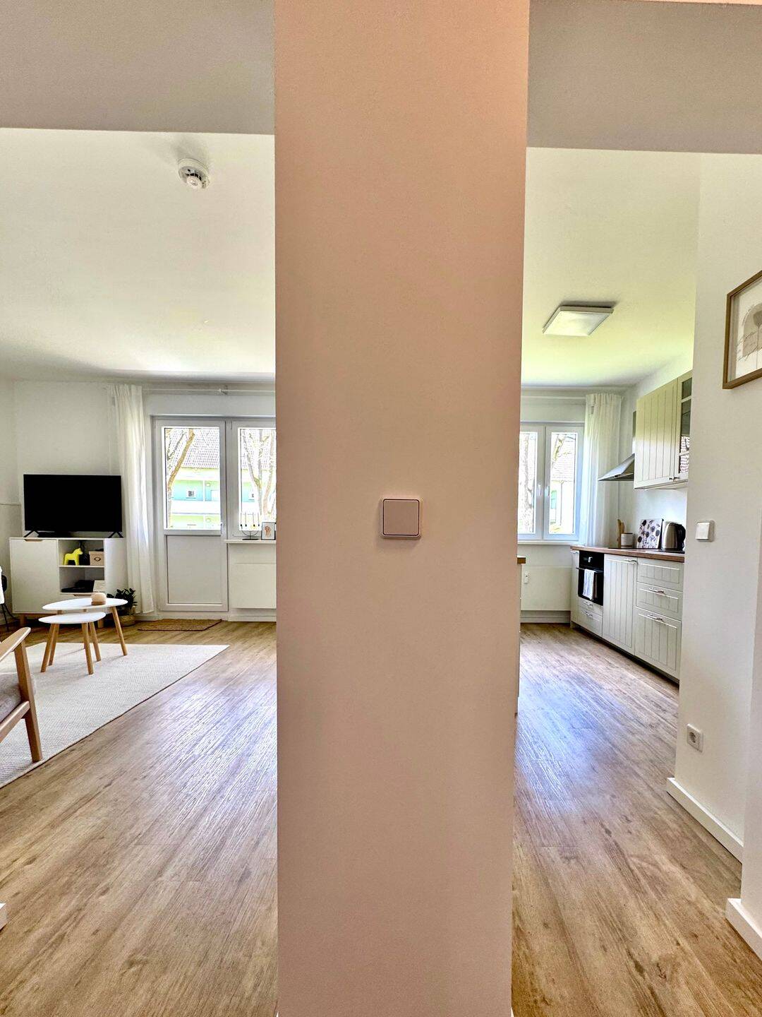 Lichtdurchflutete 2,5 Zimmer Wohnung mit Balkon und hochwertiger Modernisierung im Berliner Westend – Berlin – Vorschaubild 6