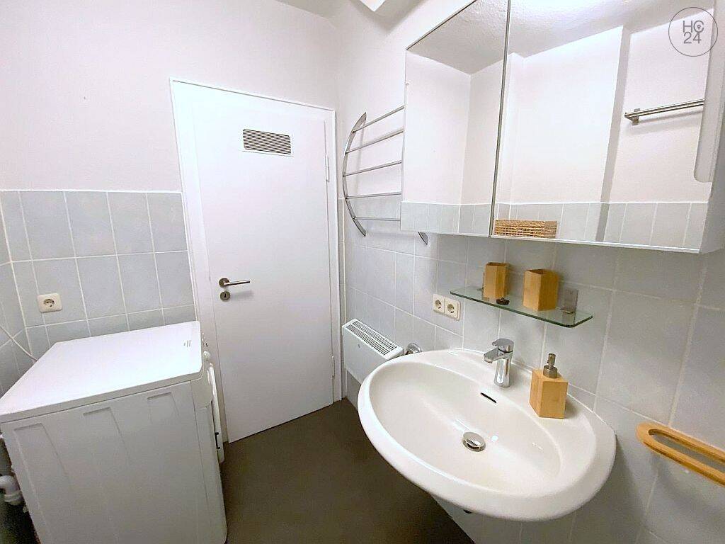 Modern möblierte 2-Zimmer-City-Wohnung mit Balkon und WLAN direkt an der Burg – Nürnberg – Vorschaubild 5