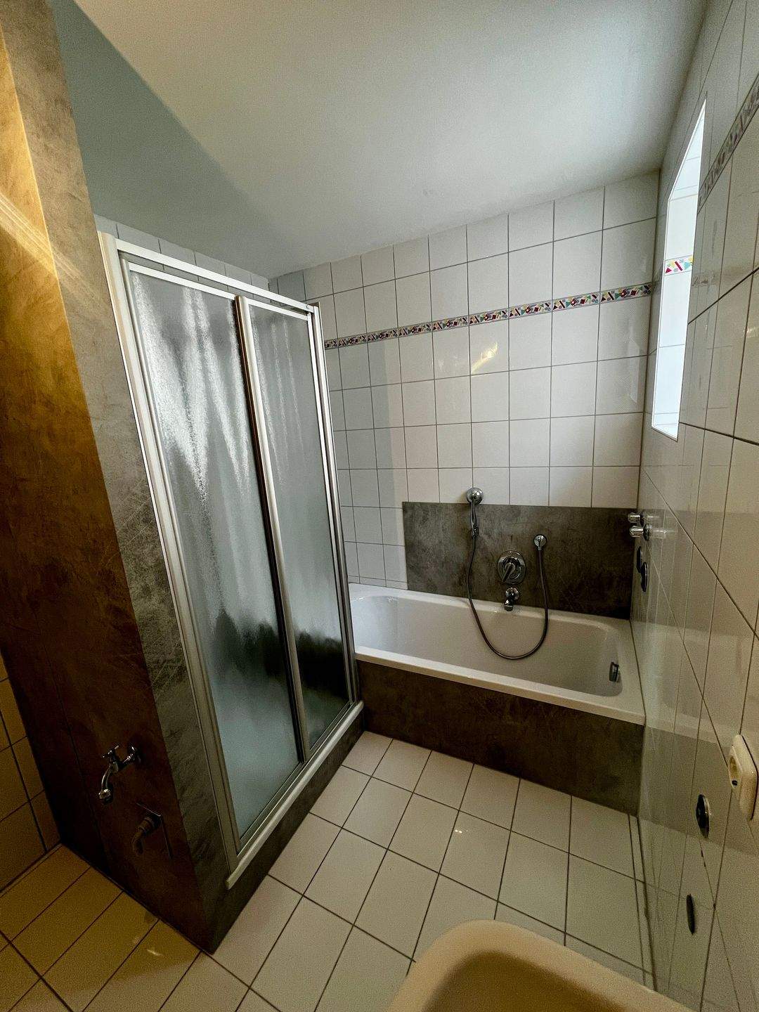 Frisch Renovierte 1-Zimmer Wohnung in entspannter Lage mit Terrasse – Regensburg – Vorschaubild 3