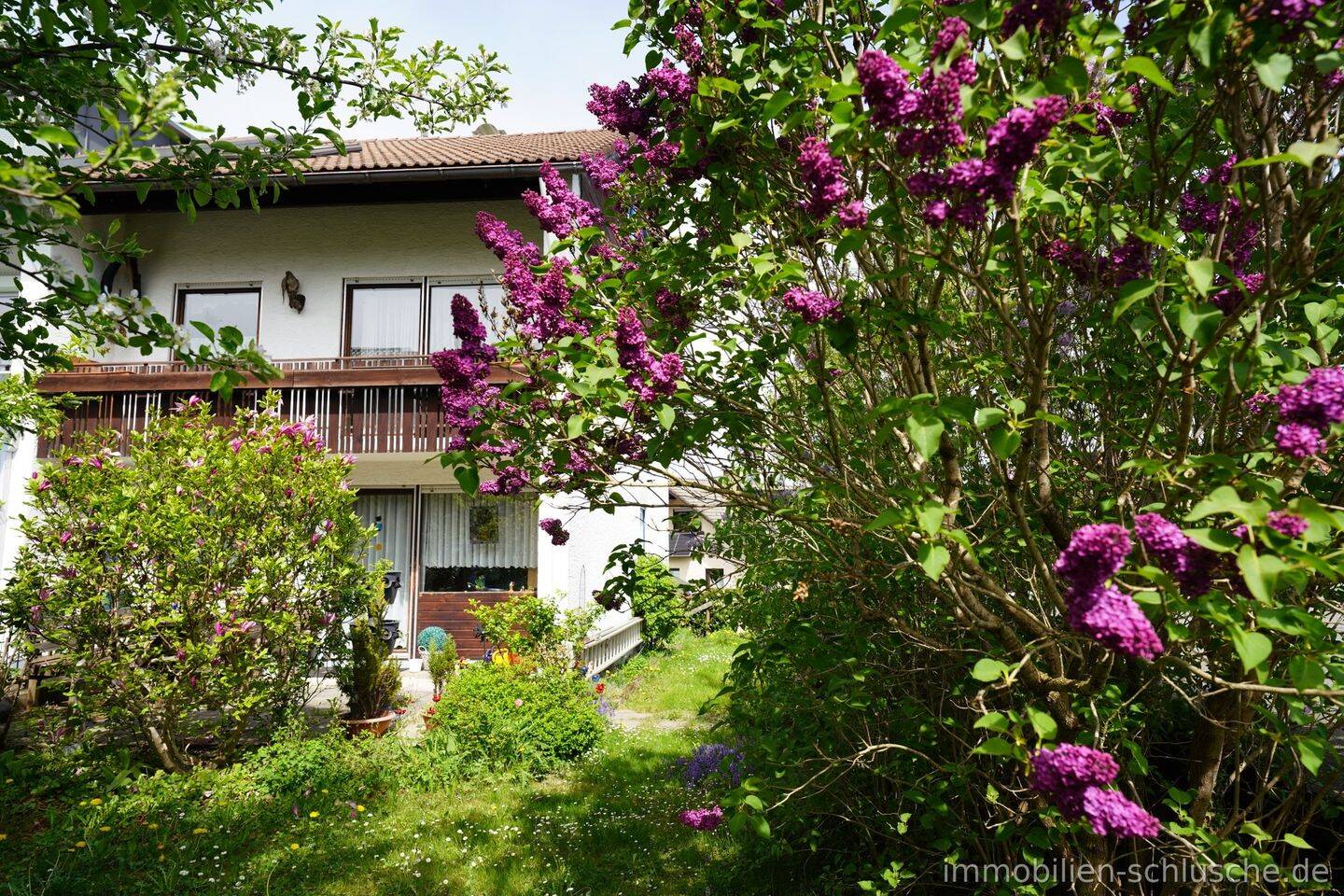 Großes Reiheneckhaus mit vielen Zimmer, tollem Garten, Garage in Lindenberg im Allgäu