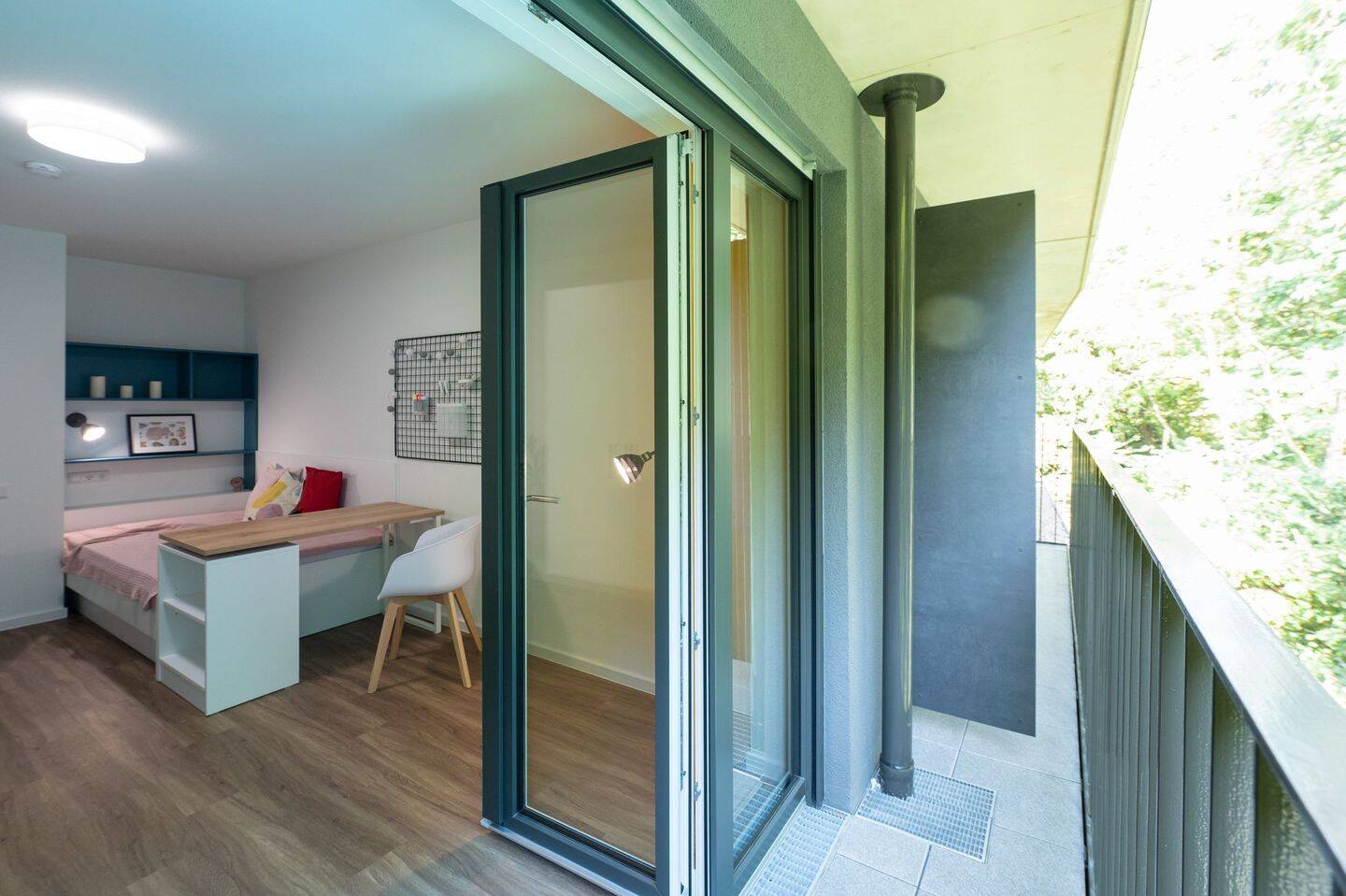 Voll möbliertes Studentenappartement mit Balkon, Duschbad und Küche in bester Lage am Lousberg. – Aachen – Vorschaubild 3