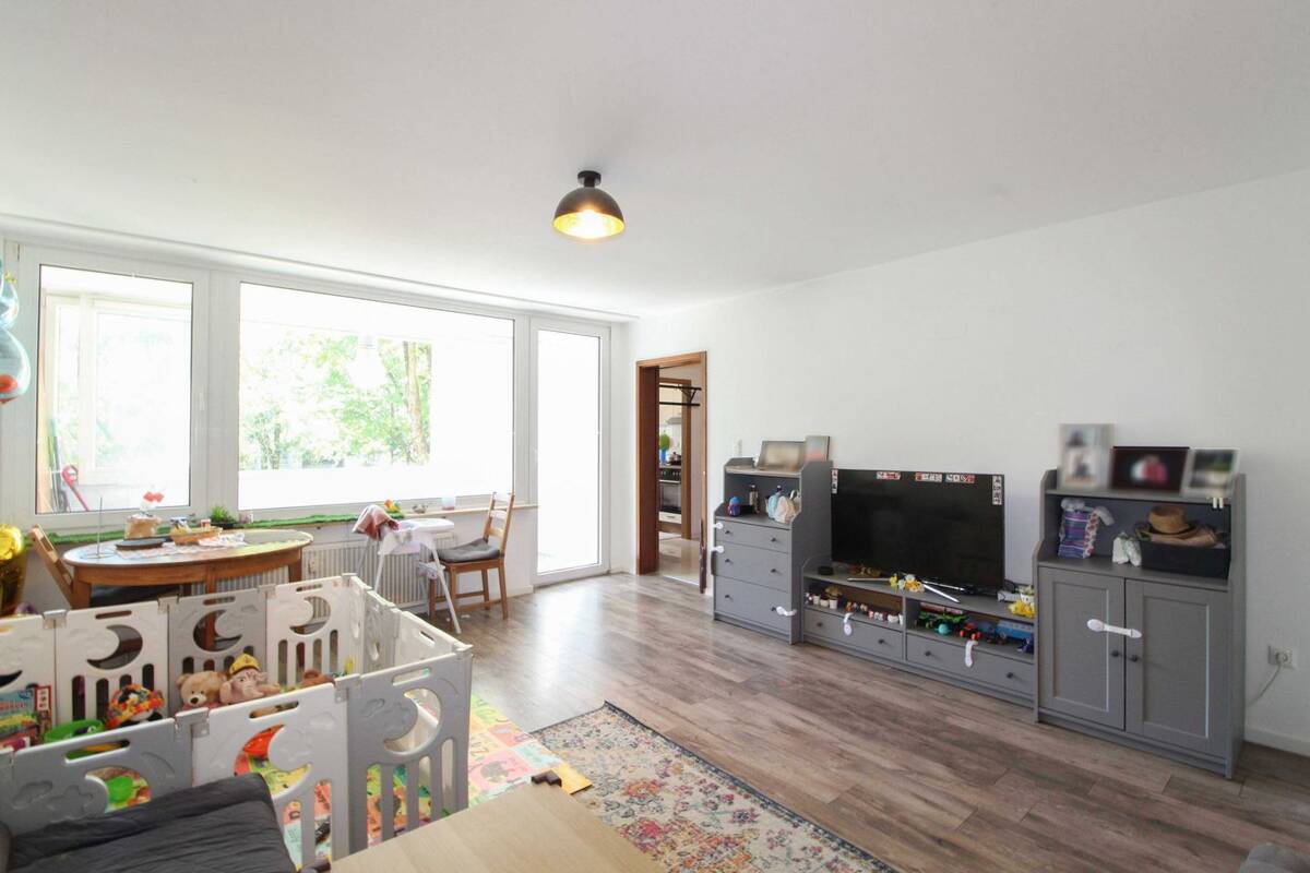 Helle 3 Zimmer Wohnung mit Loggia am Lerchenauer See! – 80935 München – Bild 1 von 9