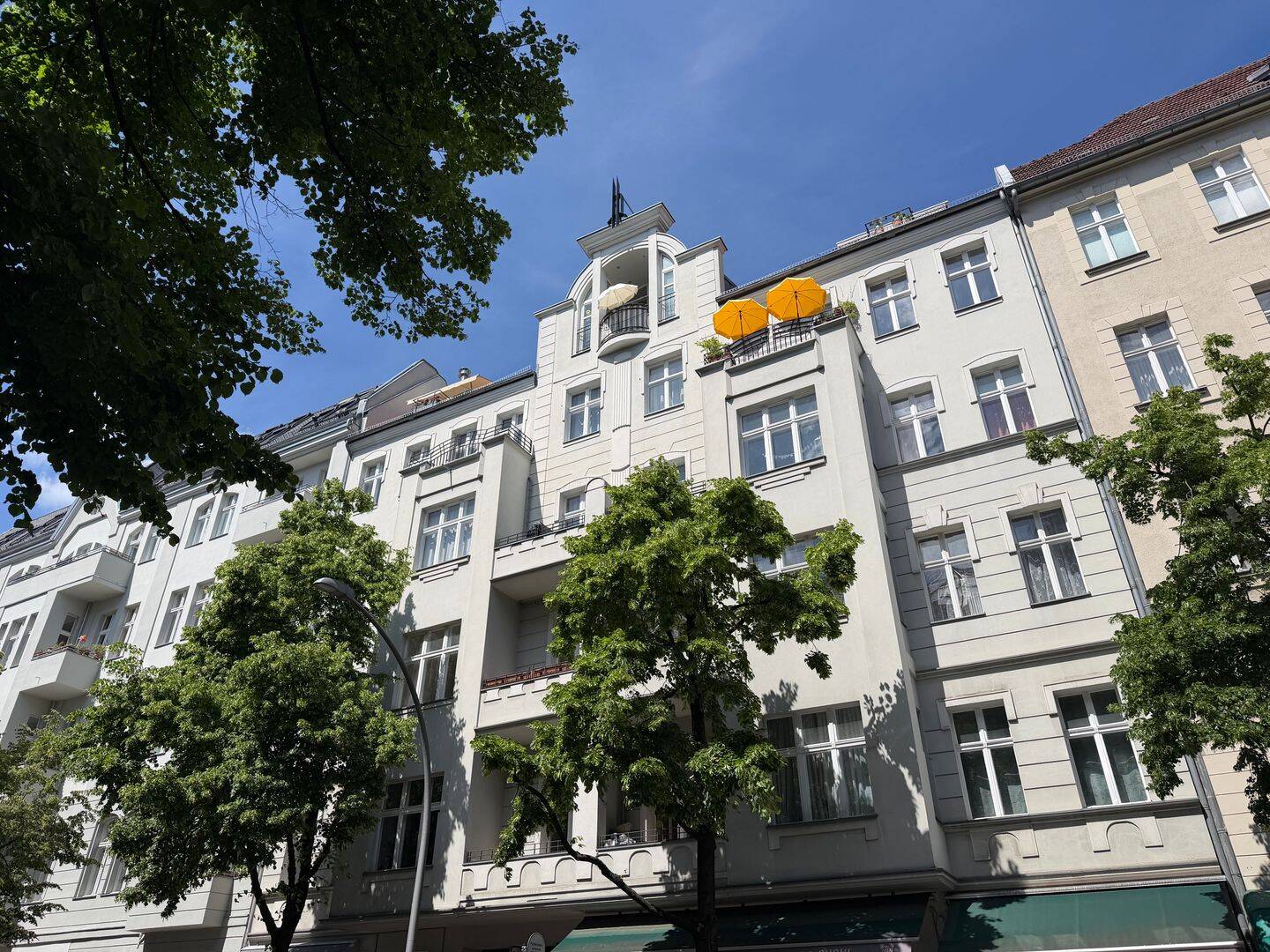 Charmante Altbauwohnung mit historischer Eleganz im Güntzel Kiez - bezugsfrei