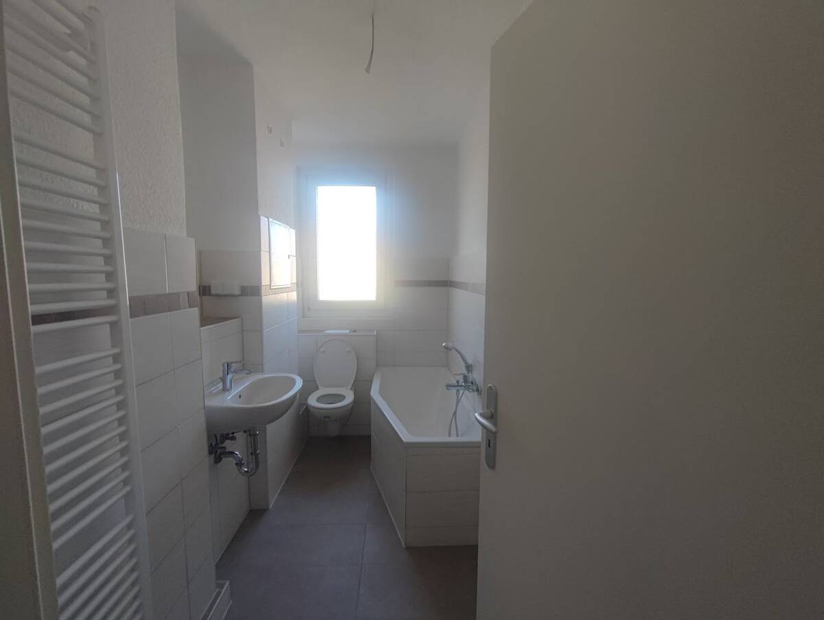 Ruhiges Wohnen mit toller Aussicht- frisch hergerichtet – 6217 Merseburg – Bild 1 von 7