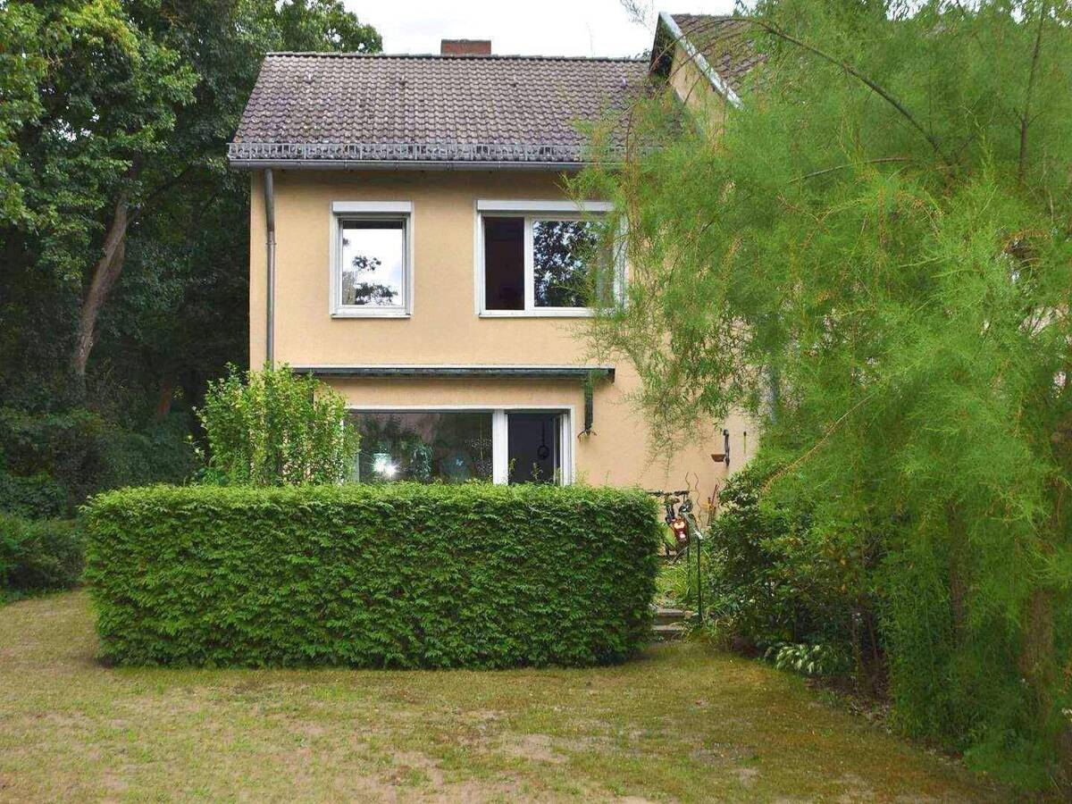 Seltene Gelegenheit : Reihenendhaus auf ansprechend großem Grundstück in Zehlendorf-Düppel – 14163 Berlin – Bild 1 von 8